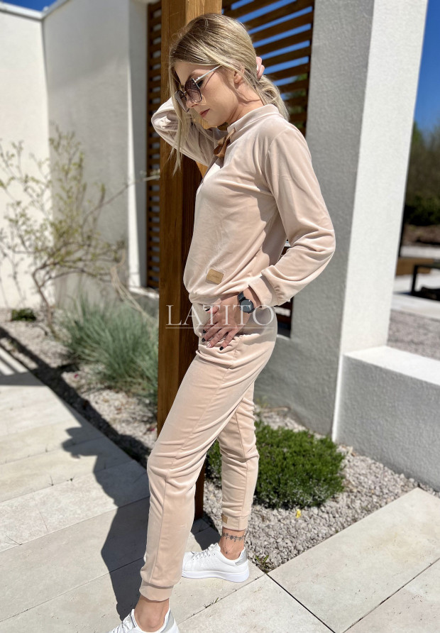 Welurowy komplet dresowy