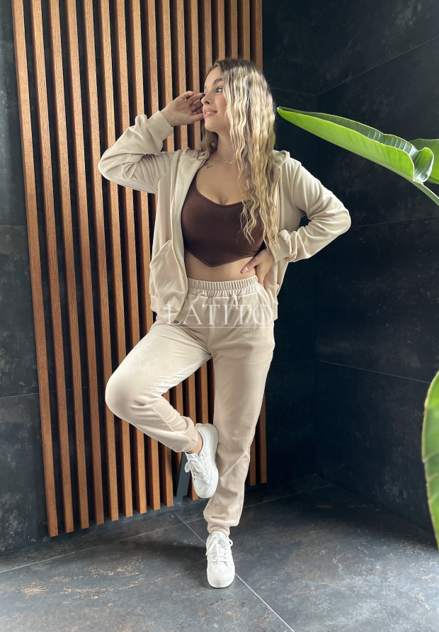 Welurowy komplet dresowy