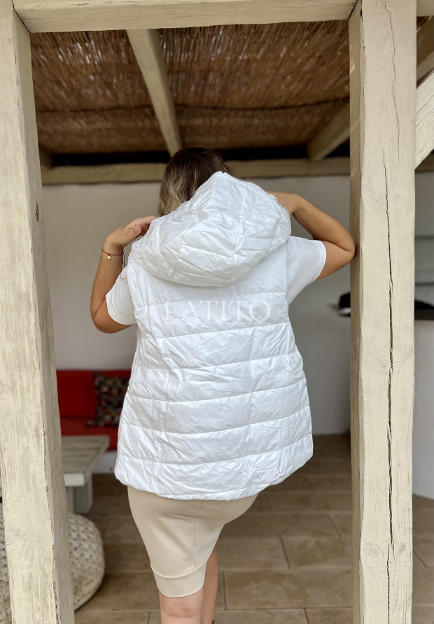 Krótki bezrękawnik z kapturem