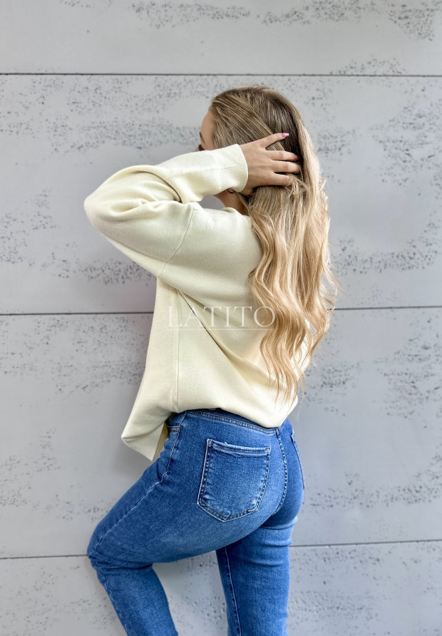 Sweter z ozdobnym wyszyciem