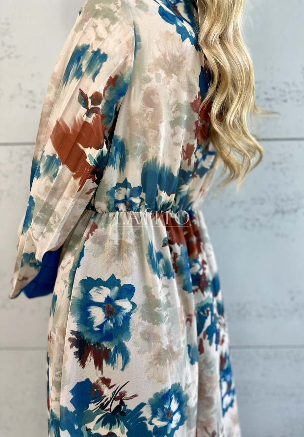 Sukienka ze ściągaczem w tali