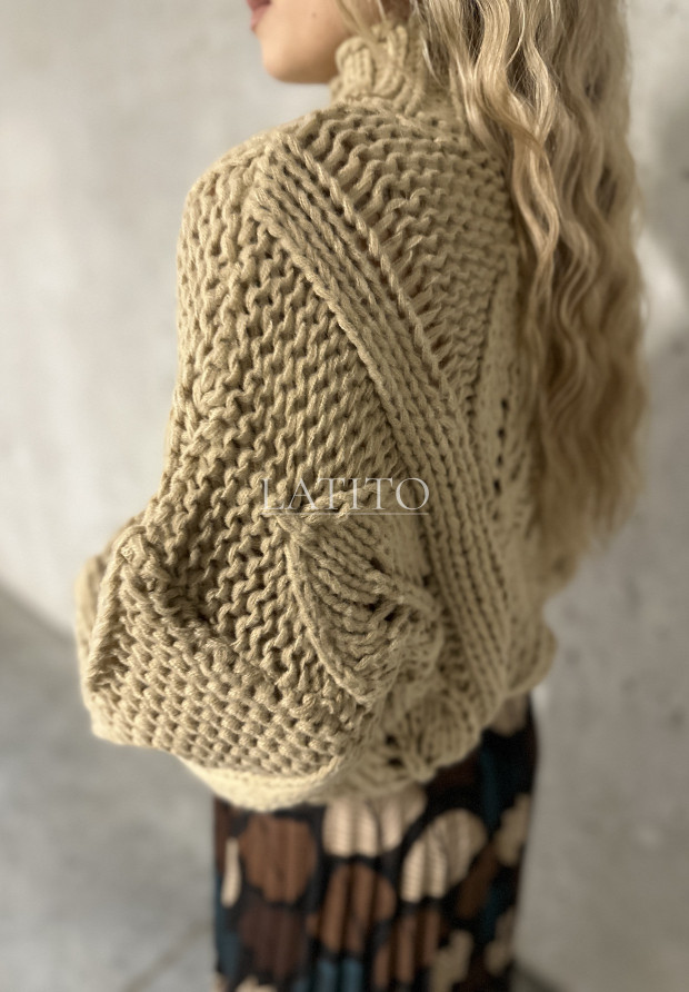 Sweter ozdobnie pleciony
