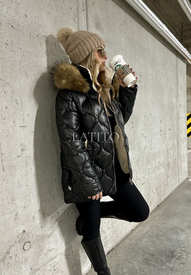 Kurtka z kapturem i futerkiem