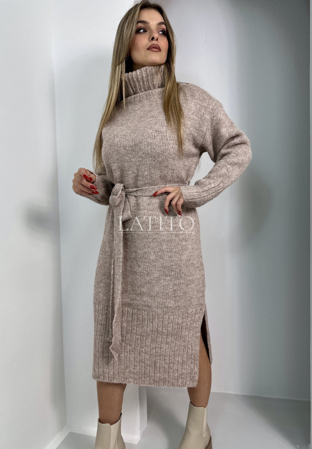 Dzianinowa sukienka z golfem i paskiem Winter On Beige