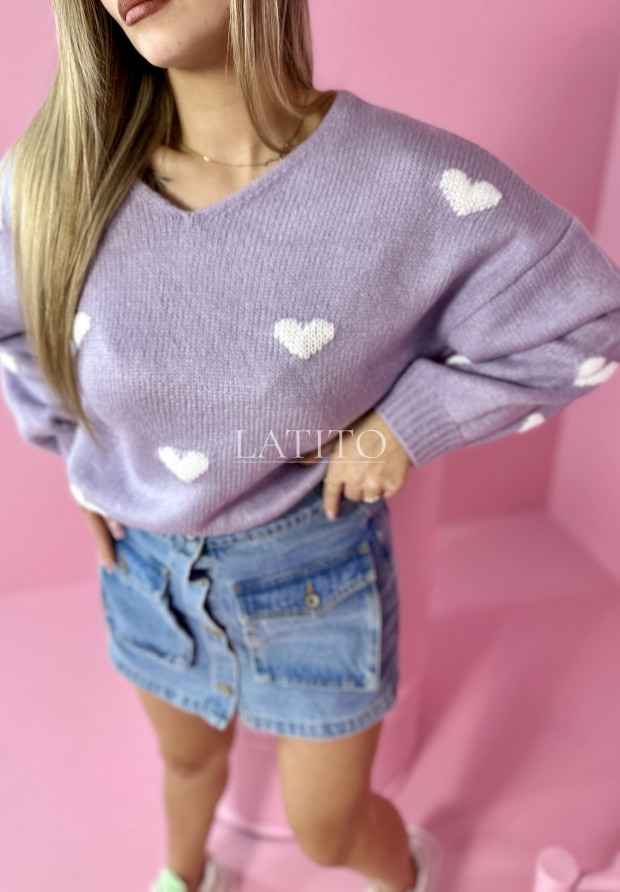 modny sweter w serca