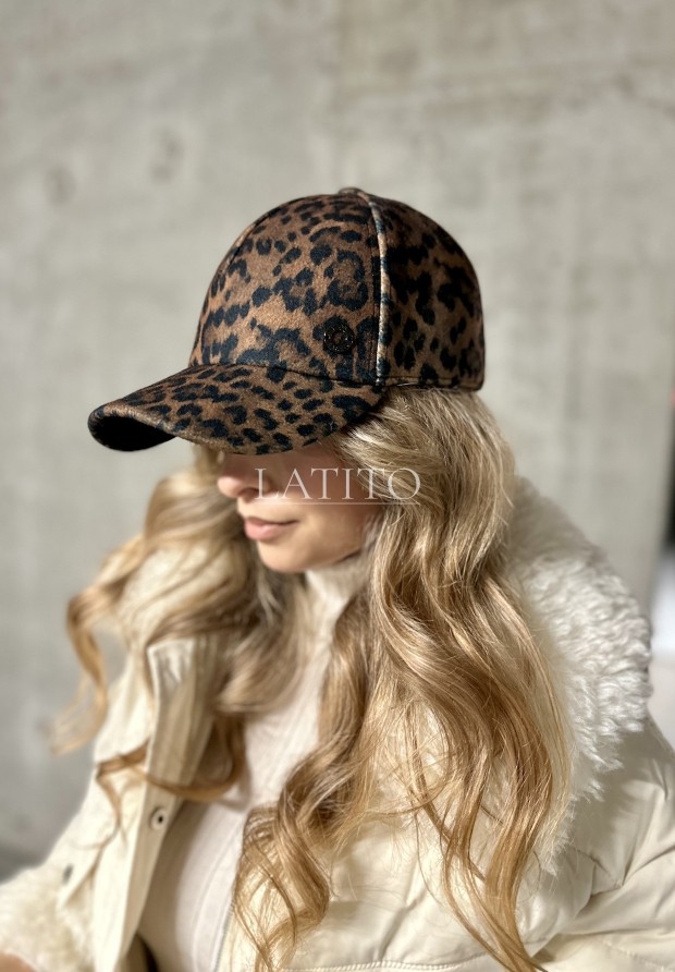 Damska czapka w panterkę