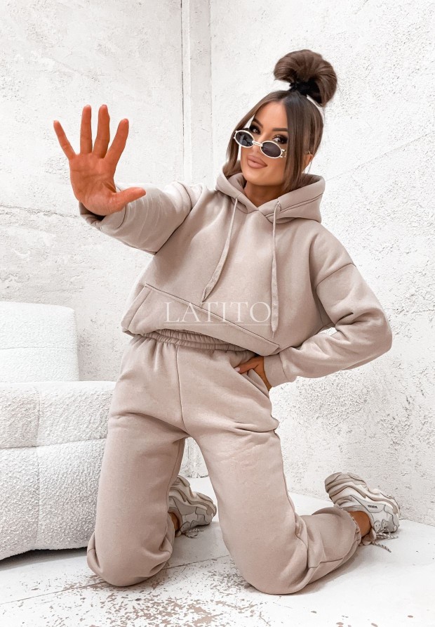 Beżowy komplet dresowy