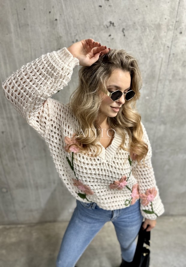 Beżowy sweter damski