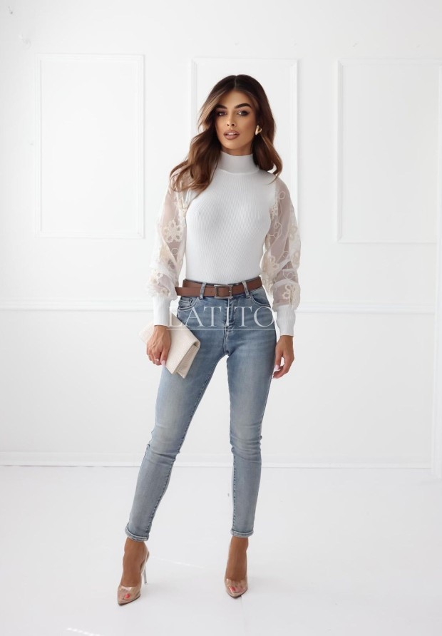 Bluzka z ozdobnymi rękawami