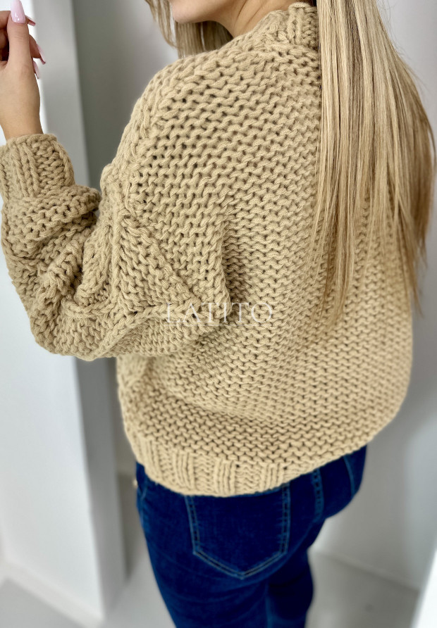 Krótki ozdobnie pleciony sweter Nancy Latte