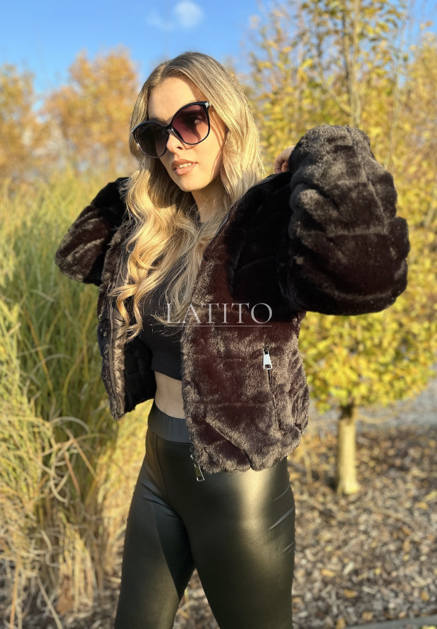 Czarne futerko z kapturem