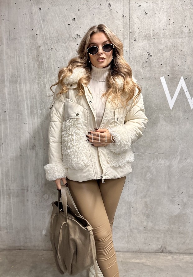 Krótka kurtka z futerkiem