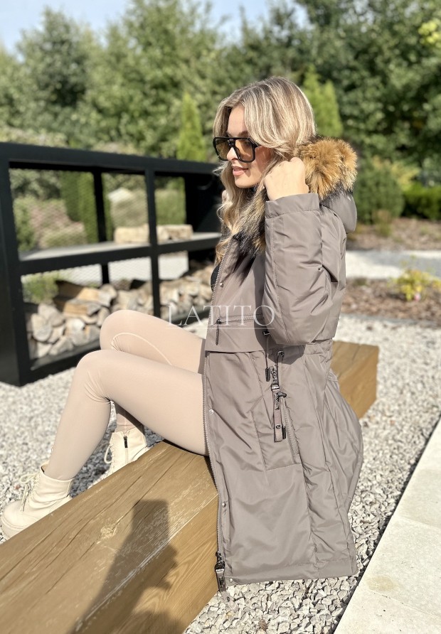 Kurtka z naturalnym futerkiem