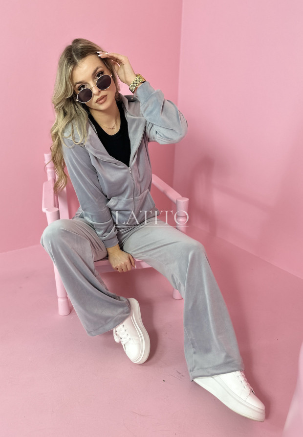 szary komplet dresowy